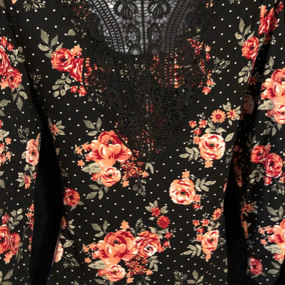Ladies size medium top - Picture 9 of 13